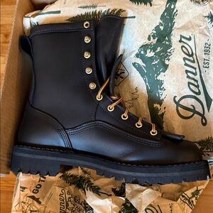 Danner Black Leather Lace-Up Work Boot with Gold Hardware 14100 Rainforest style